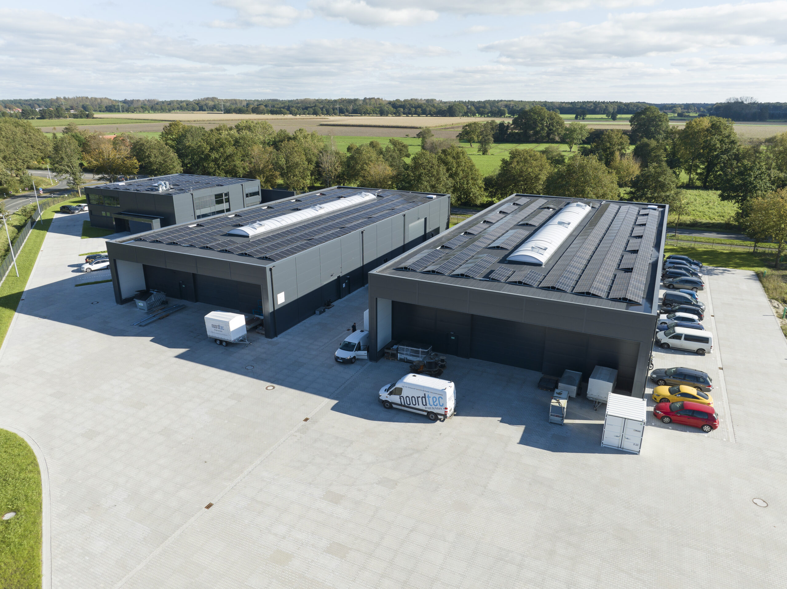 Photovoltaikanlage auf Dach von Noordtec Firmensitz